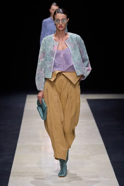 Look 60